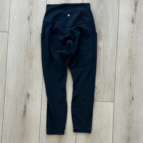 lululemon athletica Align High Rise Crop with Pockets 23" in Black, Size 6 - Picture 4 of 4